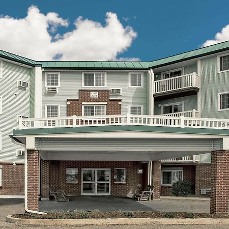 Baymont By Wyndham Essex Burlington Area Hotell Exteriör bild