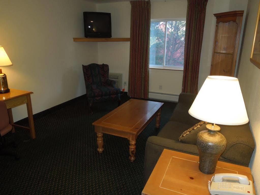 Baymont By Wyndham Essex Burlington Area Hotell Exteriör bild