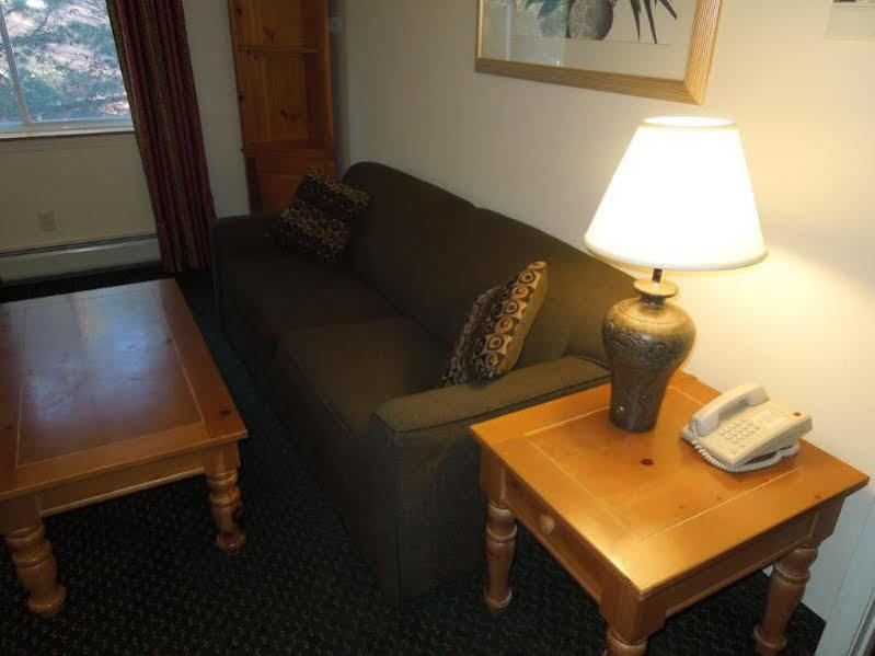 Baymont By Wyndham Essex Burlington Area Hotell Exteriör bild