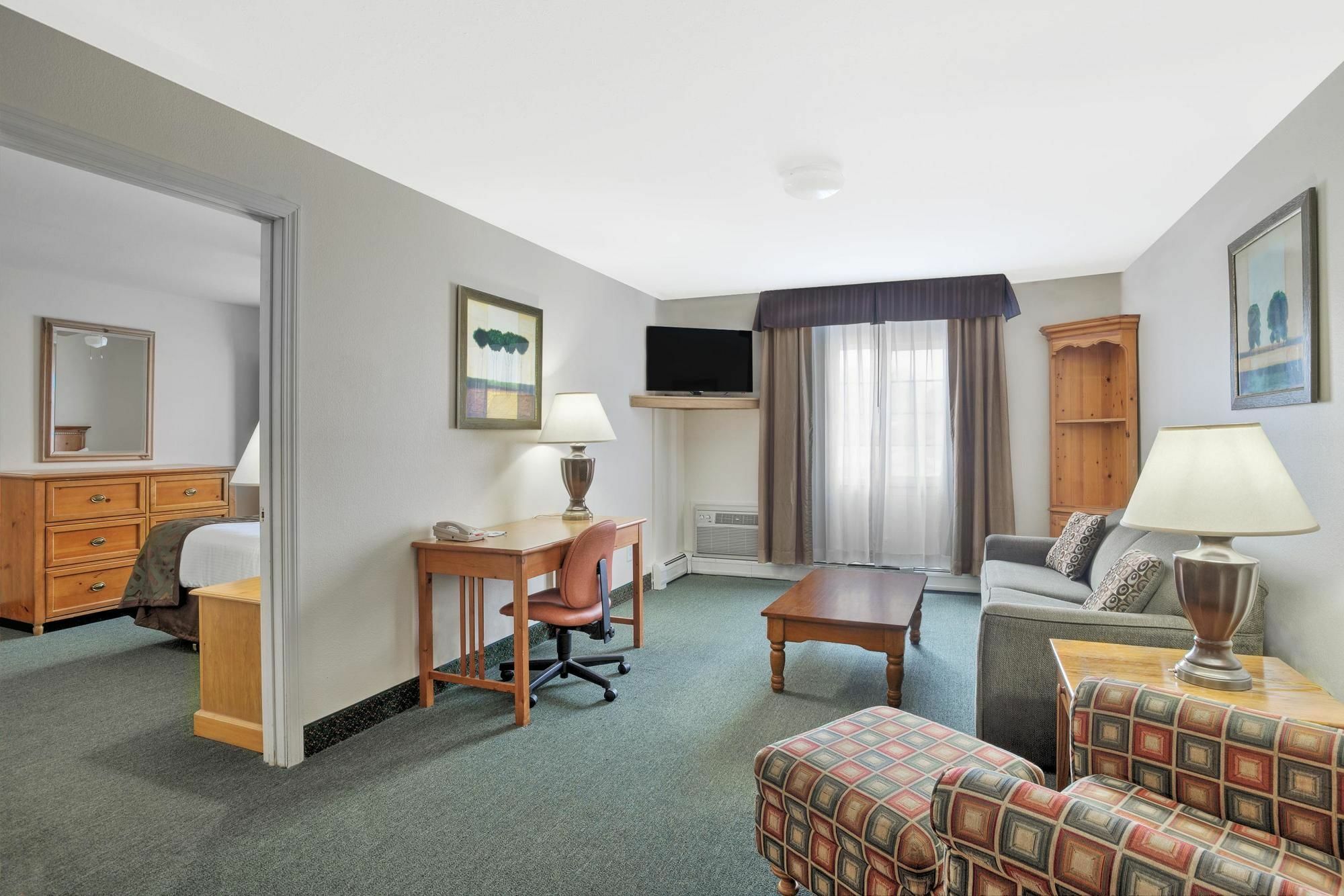 Baymont By Wyndham Essex Burlington Area Hotell Exteriör bild