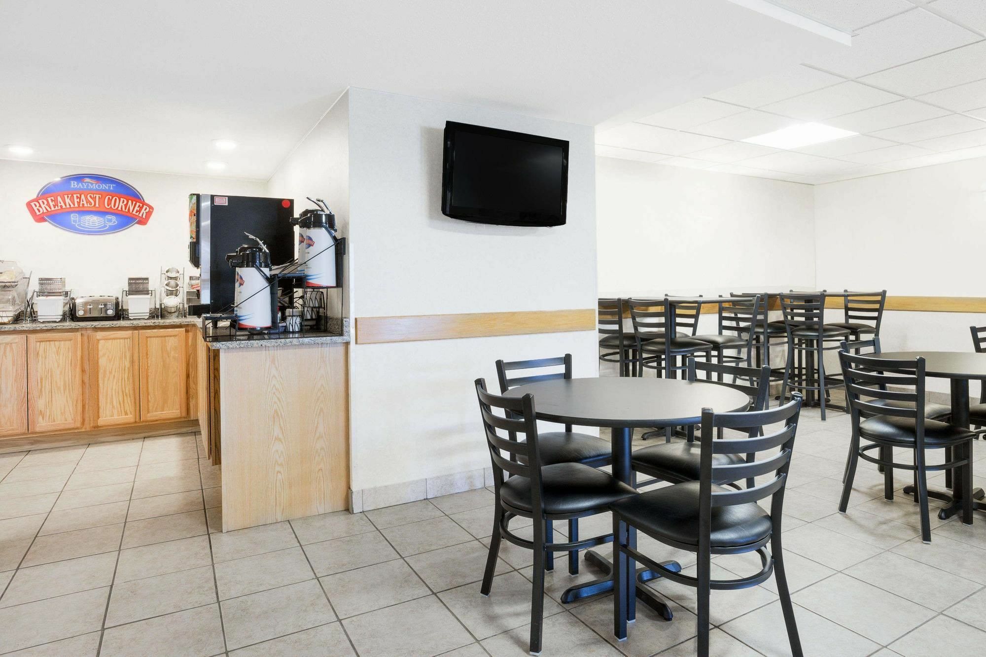 Baymont By Wyndham Essex Burlington Area Hotell Exteriör bild