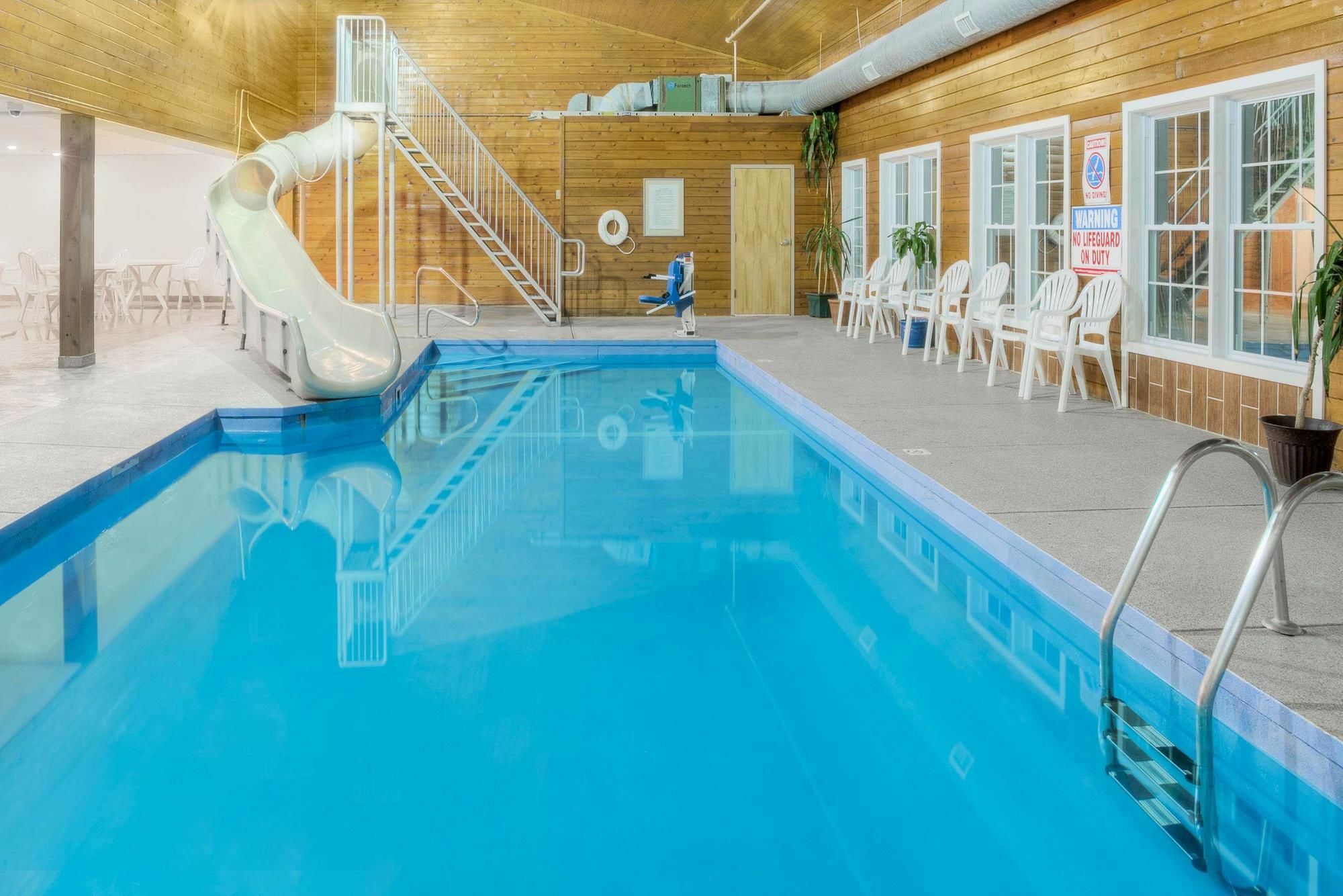 Baymont By Wyndham Essex Burlington Area Hotell Exteriör bild