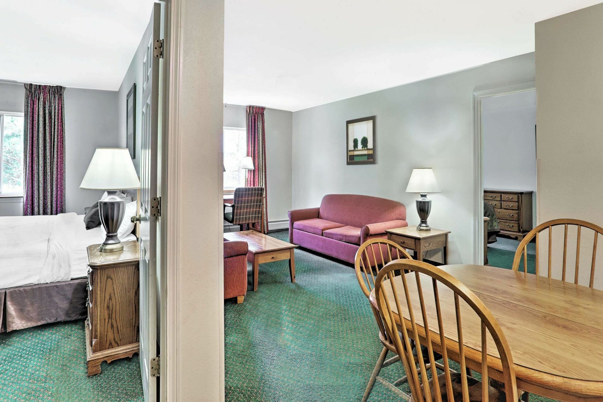 Baymont By Wyndham Essex Burlington Area Hotell Exteriör bild