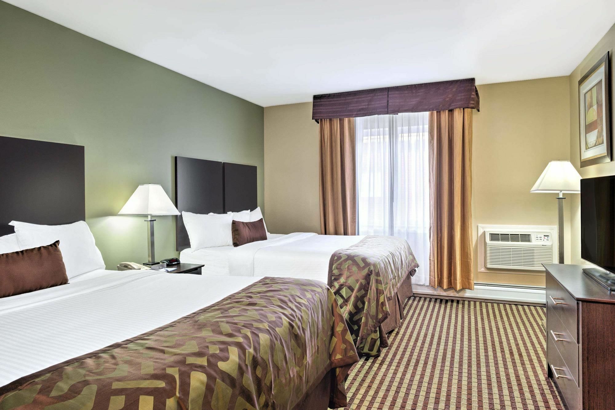 Baymont By Wyndham Essex Burlington Area Hotell Exteriör bild