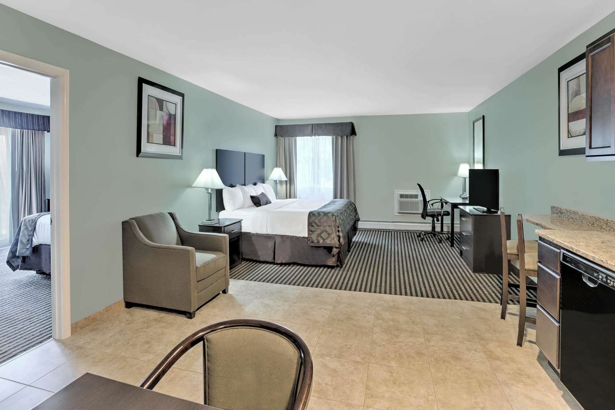 Baymont By Wyndham Essex Burlington Area Hotell Exteriör bild