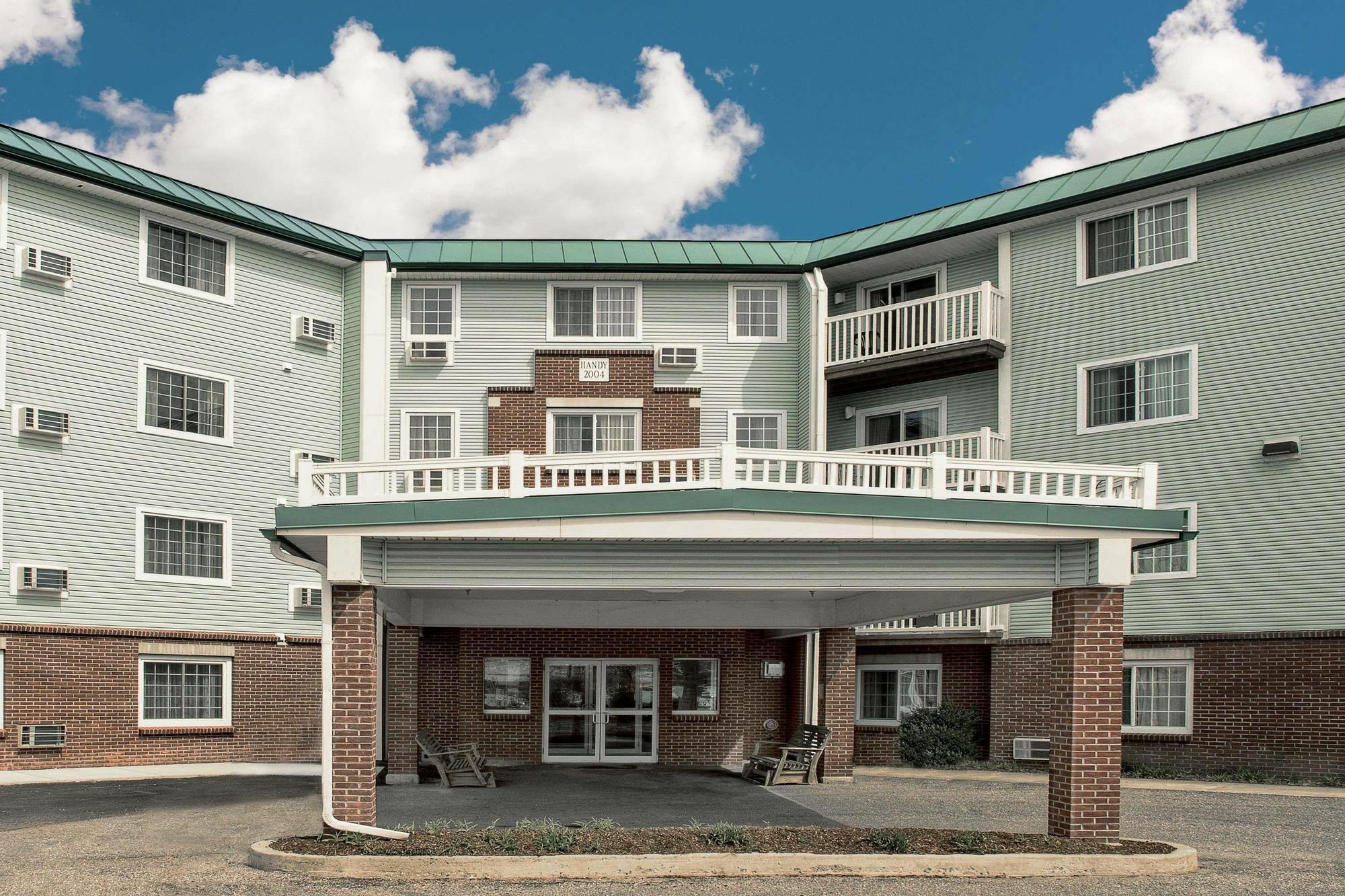 Baymont By Wyndham Essex Burlington Area Hotell Exteriör bild